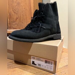 UGG - W Quincy - Black - Mint Condition